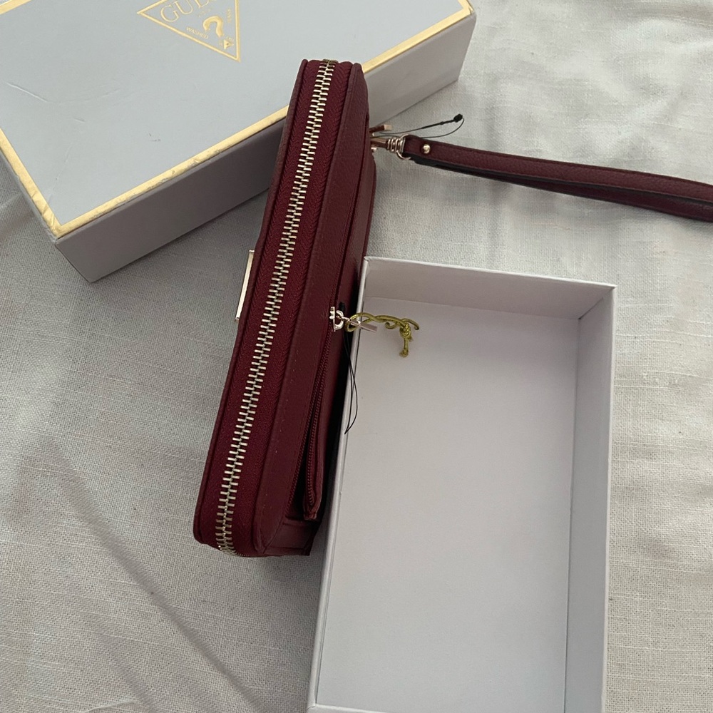 Clutch by Guess USA - Picture 9 of 12